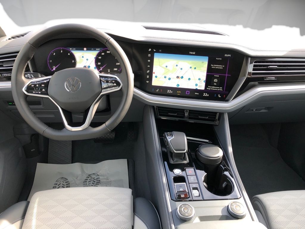 Volkswagen Touareg 2023 г. Чёрный, пробег 19800 км