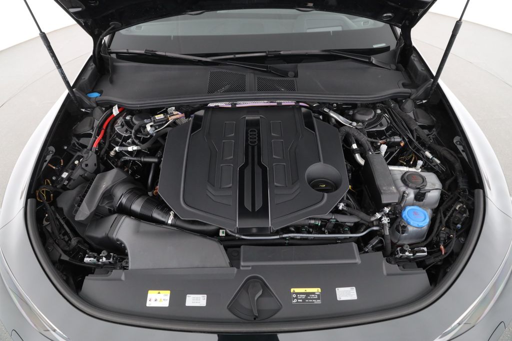 Audi A6 2025 г. Чёрный, пробег 19987 км