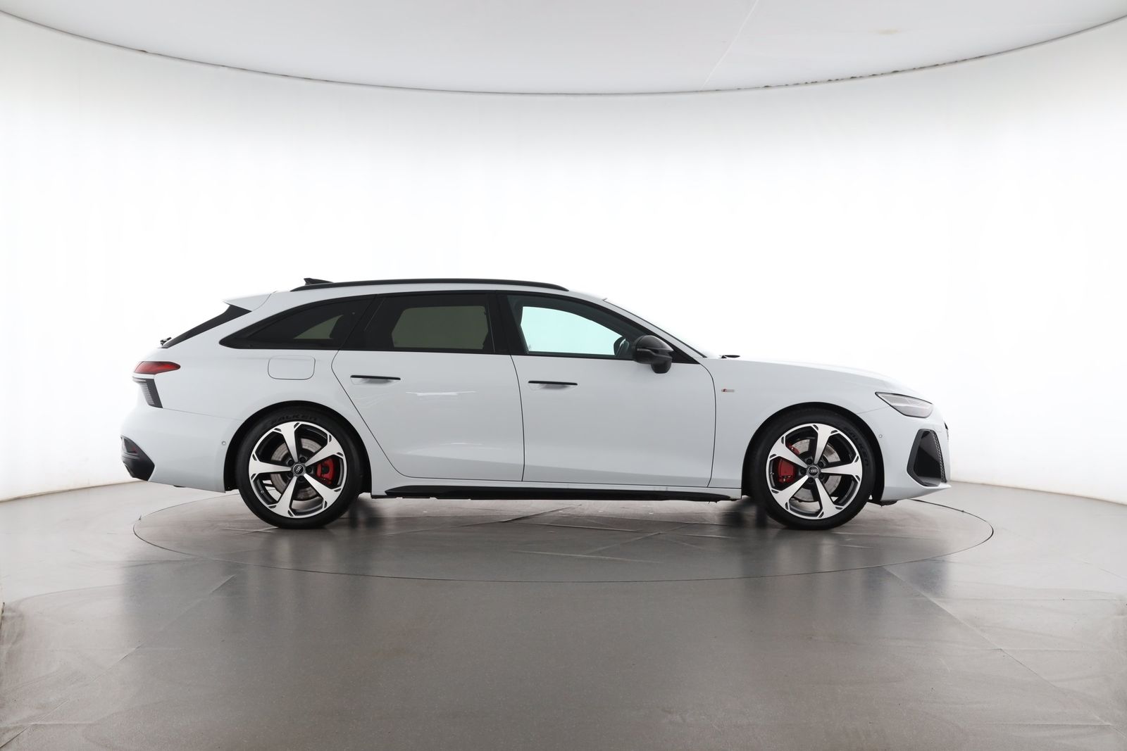Audi A6 2025 г. Белый, пробег 24989 км