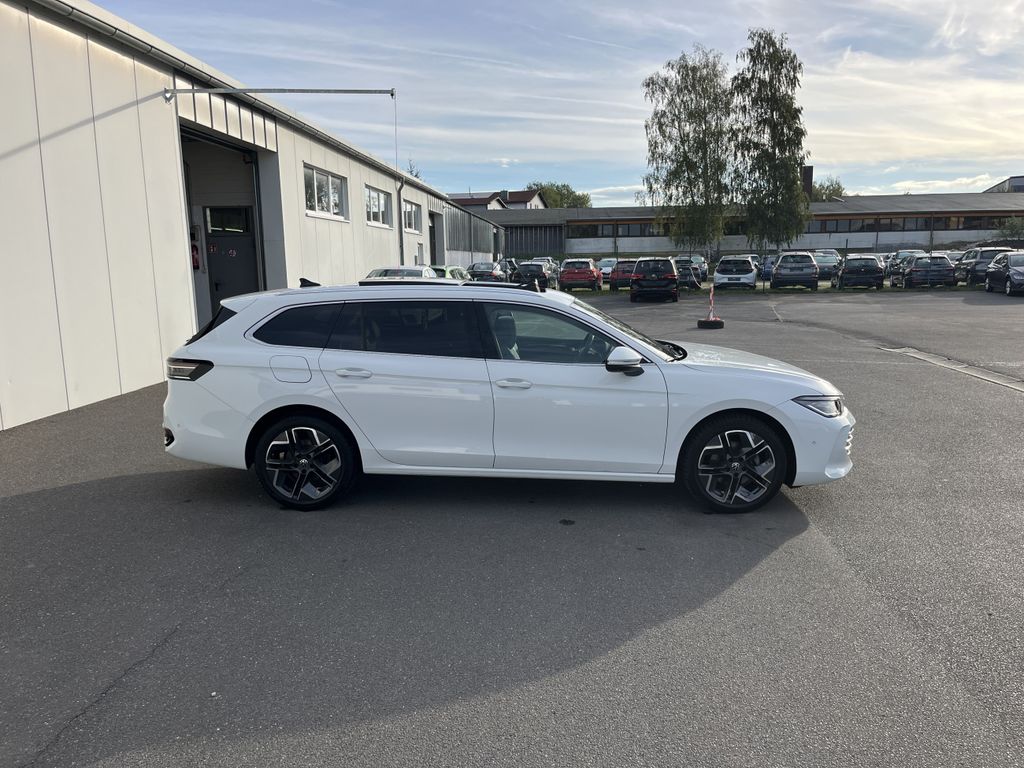 Volkswagen PASSAT VARIANT 2024 г. Белый, пробег 46832 км