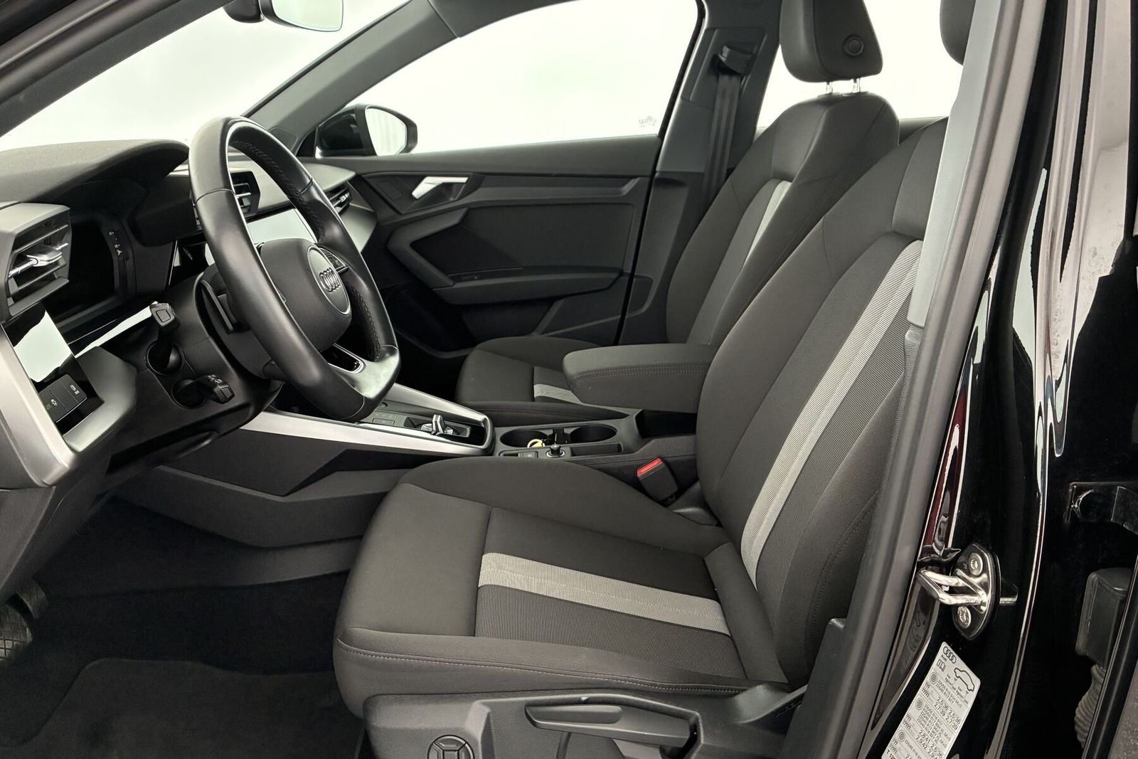 Audi A3 2022 г. Чёрный, пробег 42041 км
