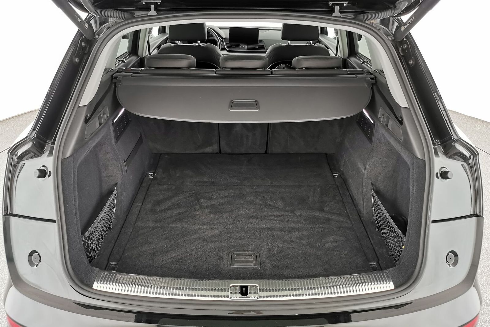 Audi Q5 2023 г. Чёрный, пробег 49290 км