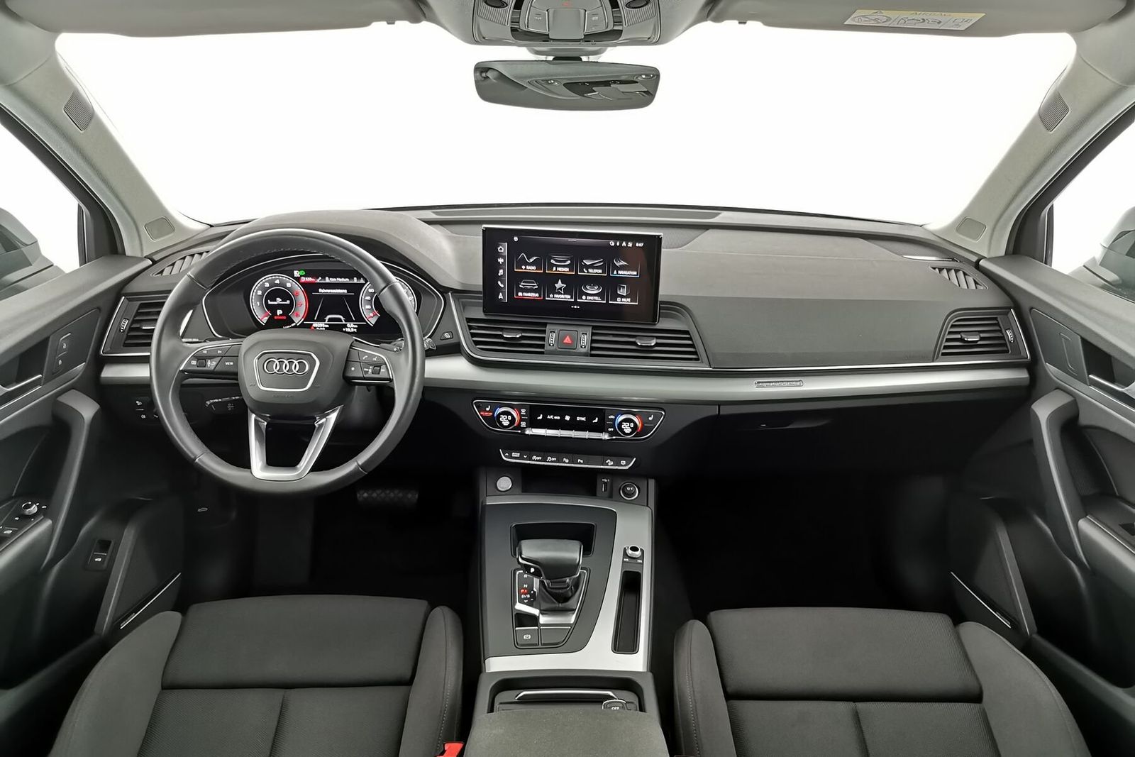 Audi Q5 2023 г. Чёрный, пробег 49290 км