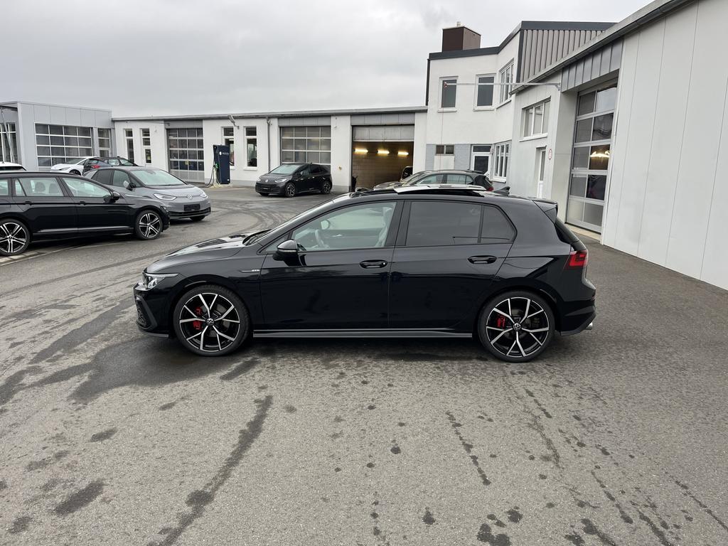 Volkswagen Golf 2023 г. Чёрный, пробег 22082 км