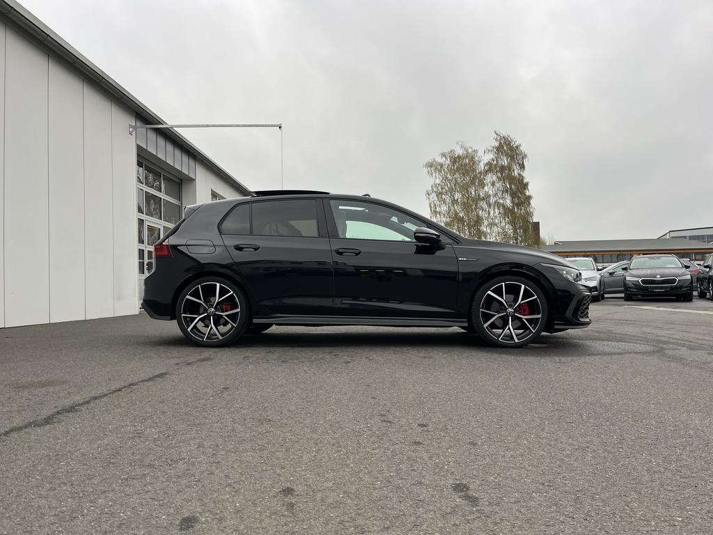 Volkswagen Golf 2023 г. Чёрный, пробег 22082 км