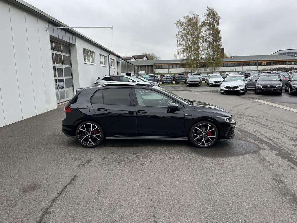Volkswagen Golf 2023 г. Чёрный, пробег 22082 км