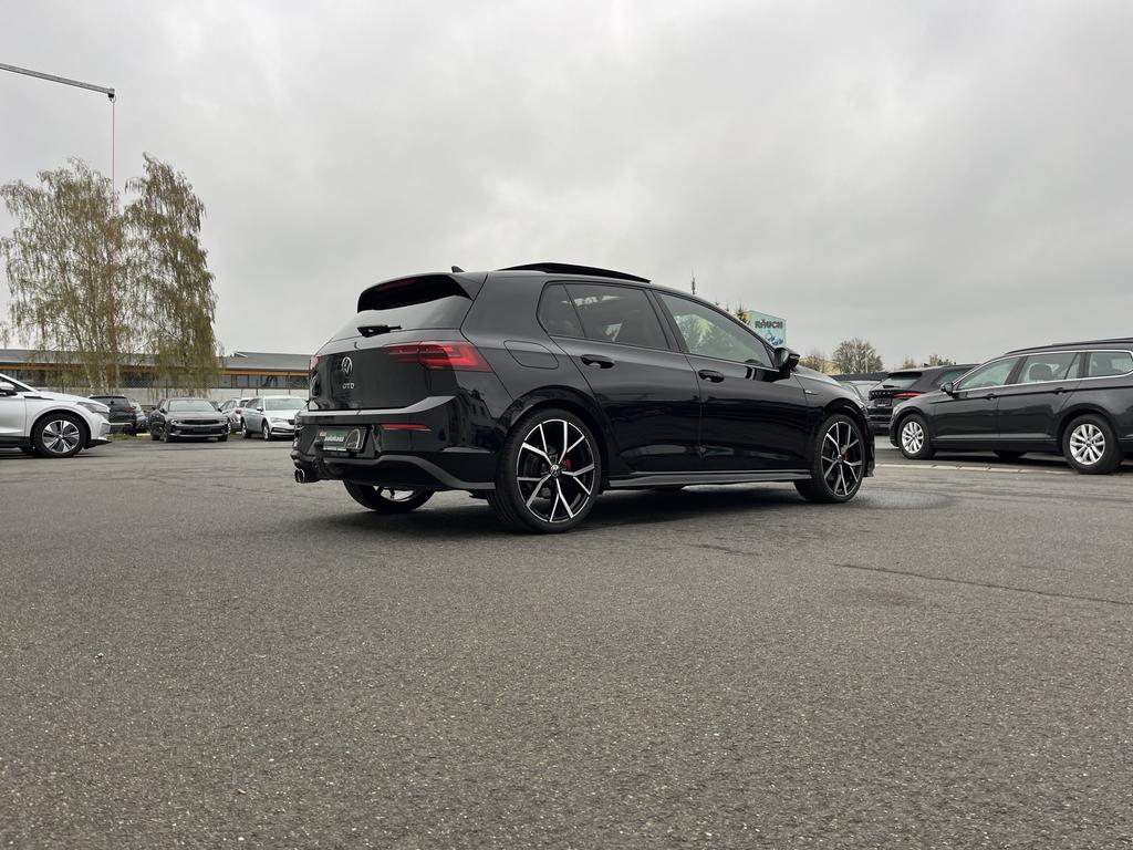 Volkswagen Golf 2023 г. Чёрный, пробег 22082 км