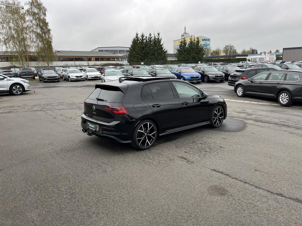 Volkswagen Golf 2023 г. Чёрный, пробег 22082 км