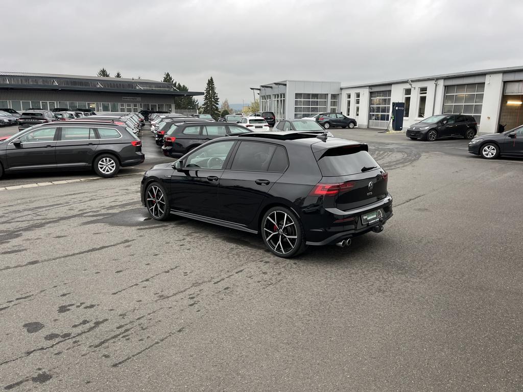 Volkswagen Golf 2023 г. Чёрный, пробег 22082 км