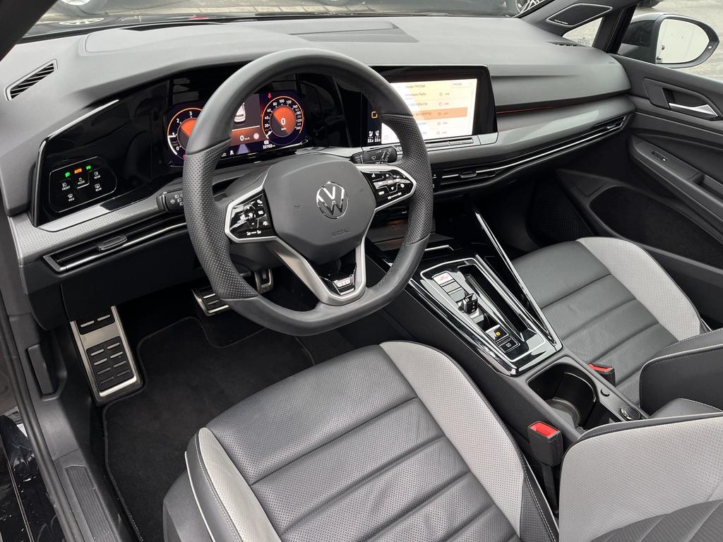 Volkswagen Golf 2023 г. Чёрный, пробег 22082 км