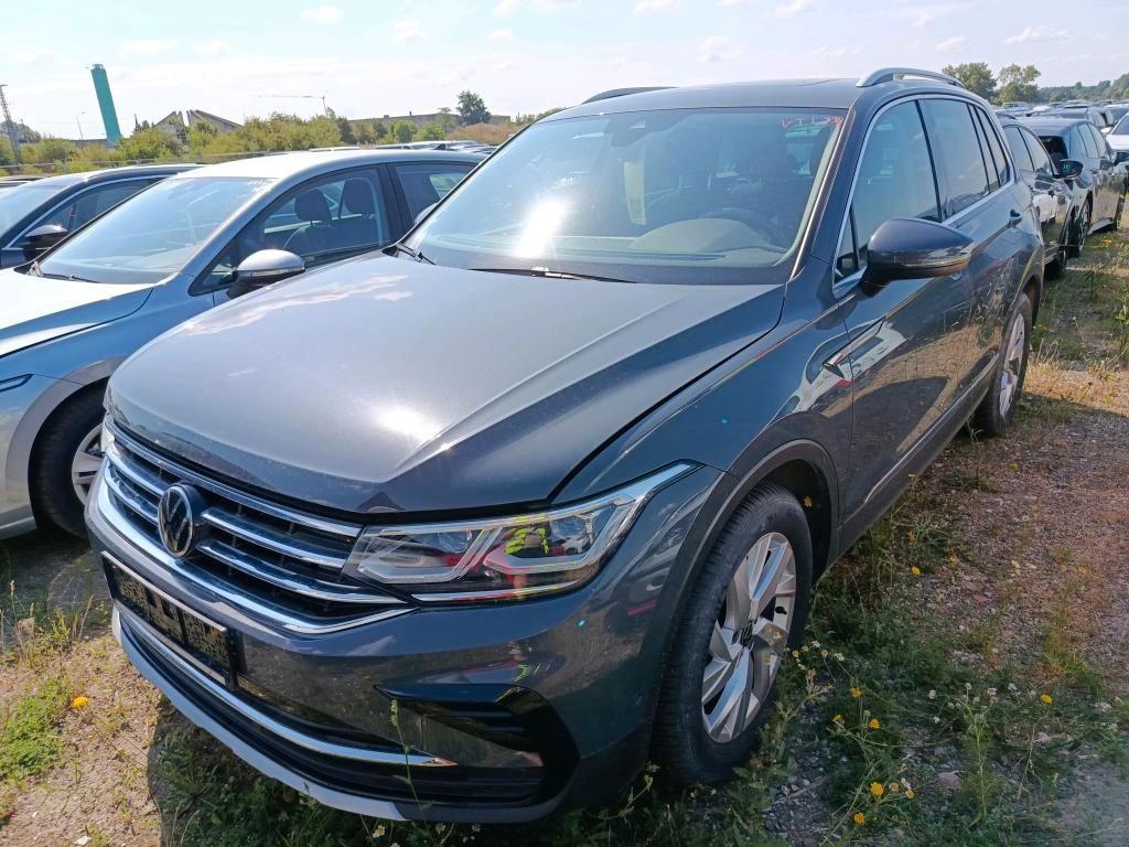Volkswagen Tiguan 2023 г. Серый, пробег 52880 км