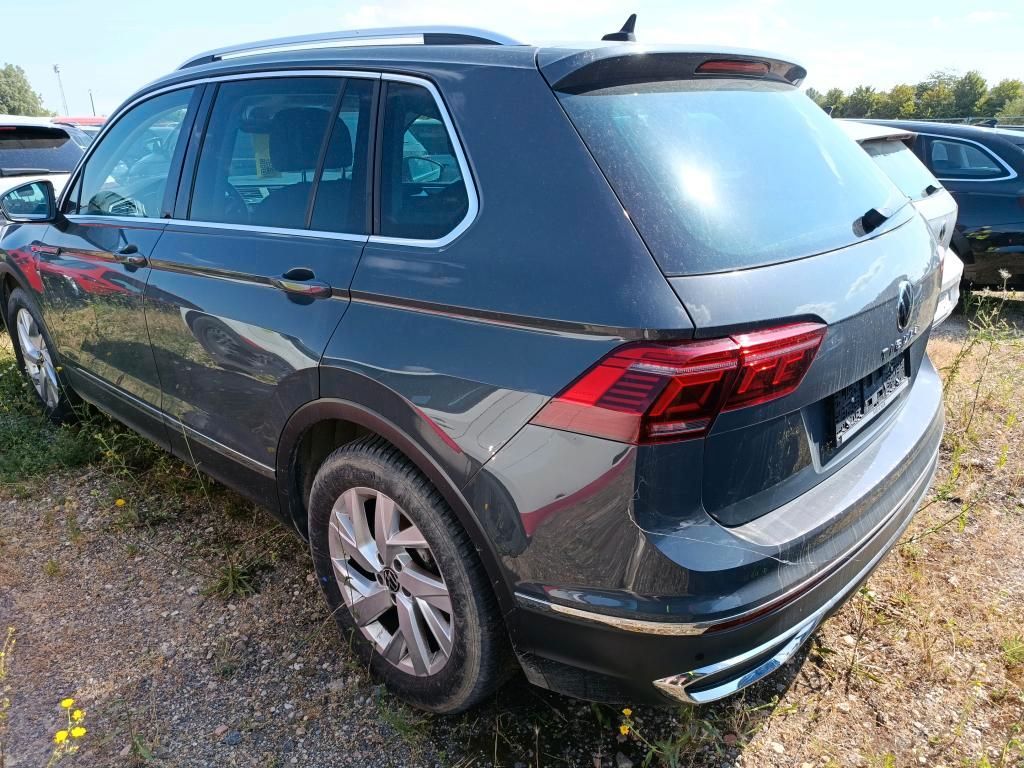 Volkswagen Tiguan 2023 г. Серый, пробег 52880 км