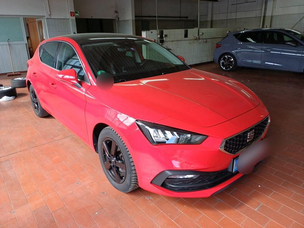 SEAT Leon 2021 г. Красный, пробег 51361 км