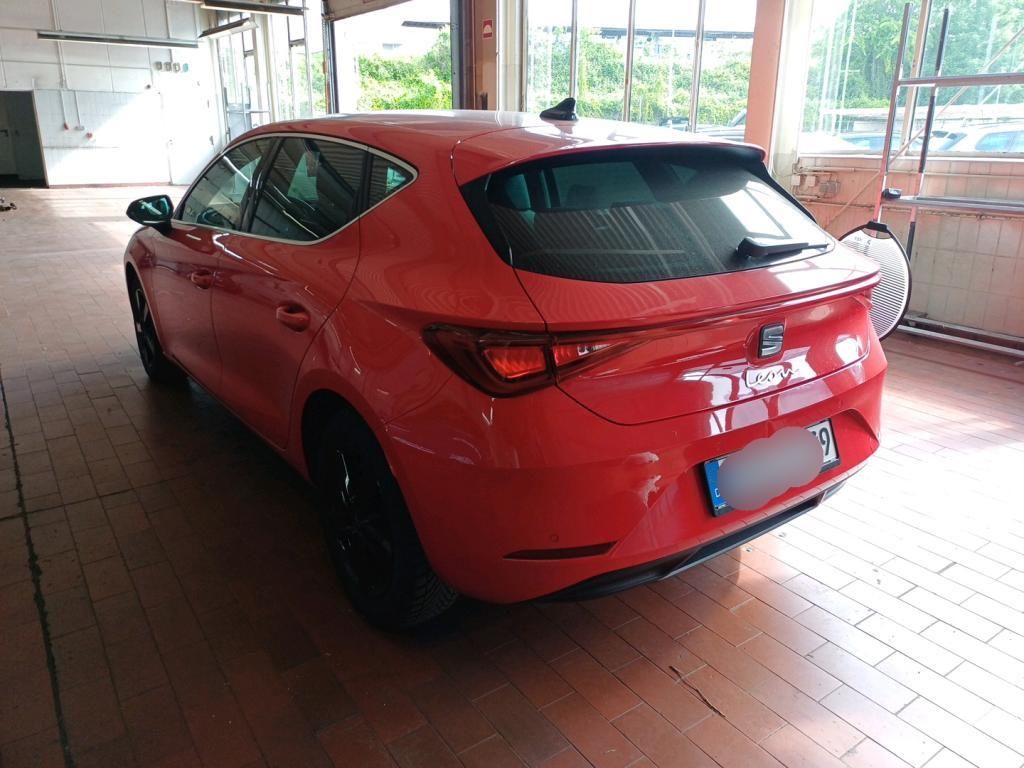 SEAT Leon 2021 г. Красный, пробег 51361 км