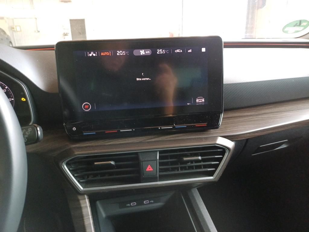 SEAT Leon 2021 г. Красный, пробег 51361 км