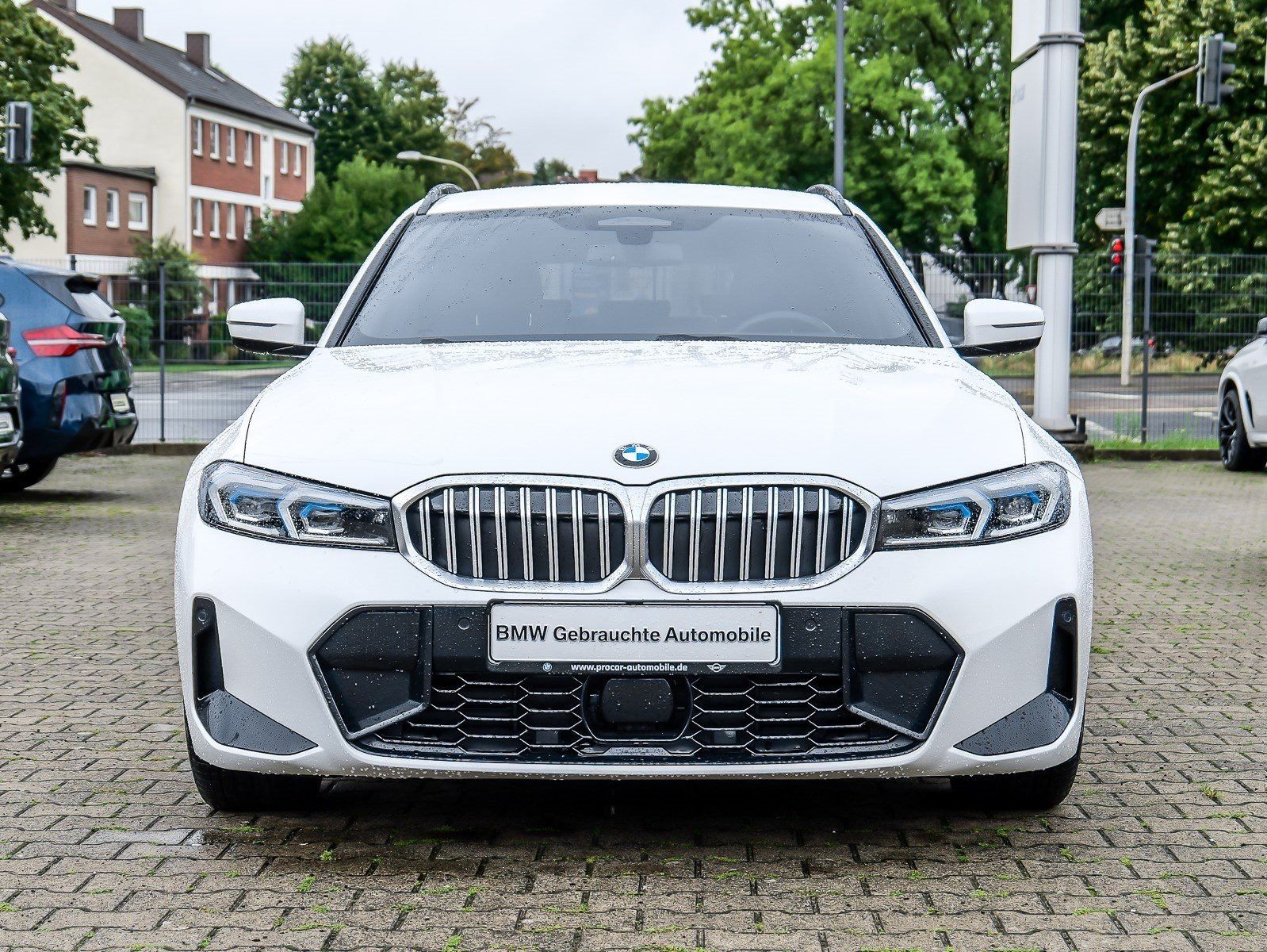 BMW 320 2024 г. Белый, пробег 47336 км