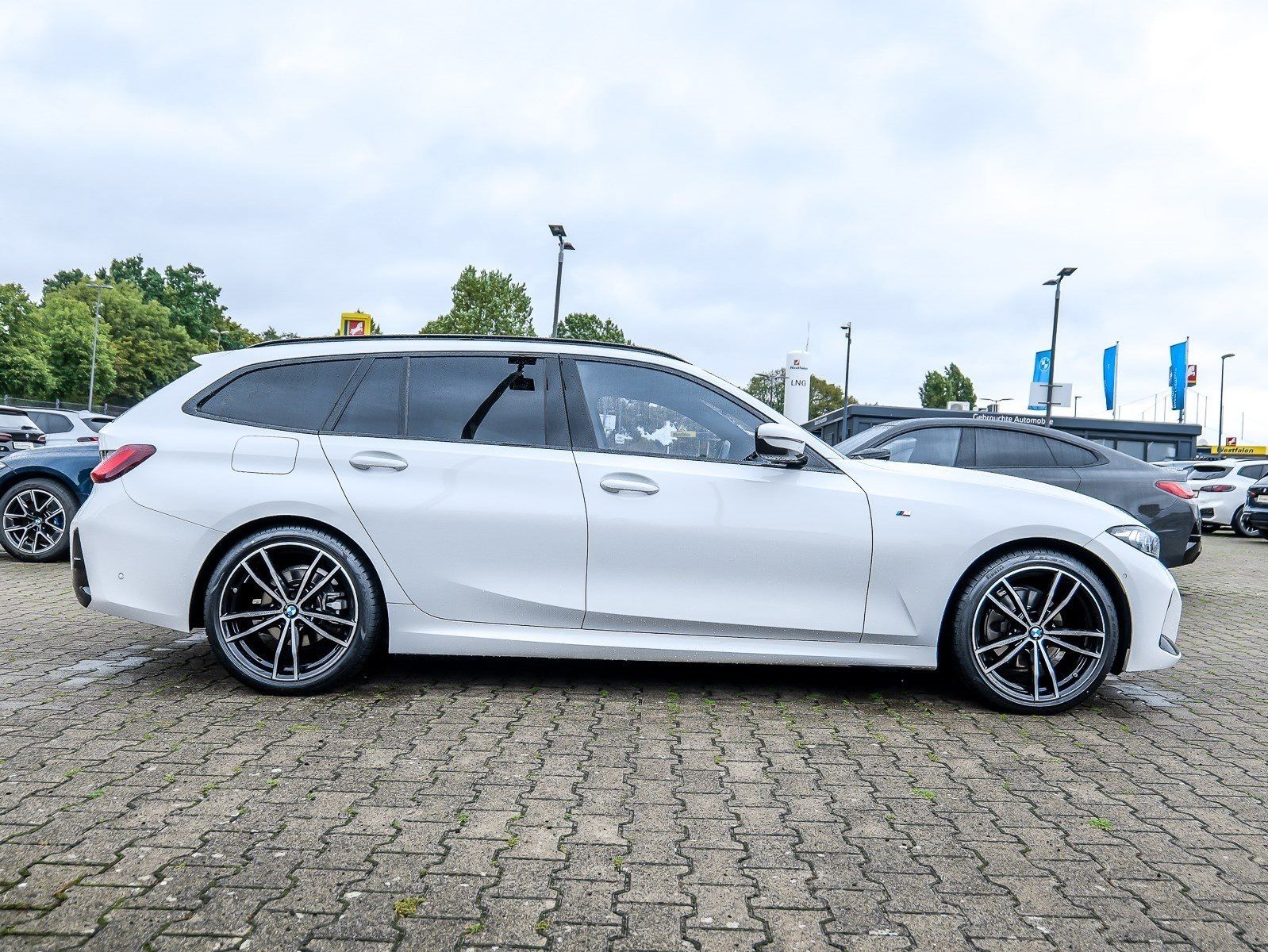 BMW 320 2024 г. Белый, пробег 47336 км