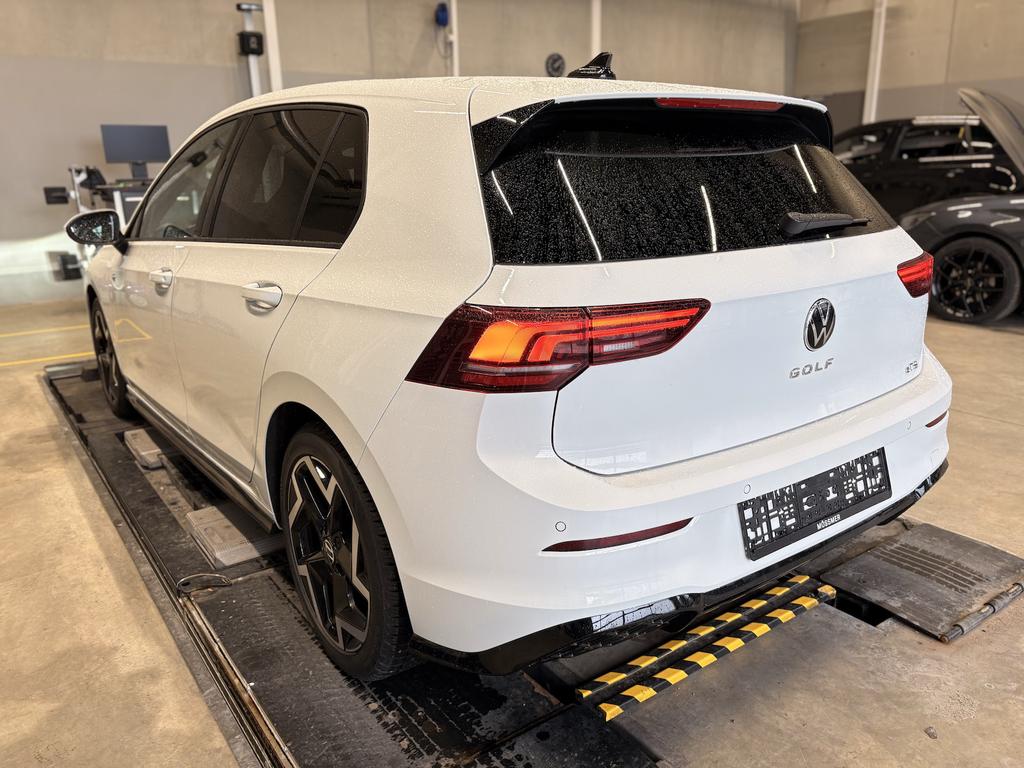 Volkswagen Golf 2025 г. Белый, пробег 28998 км