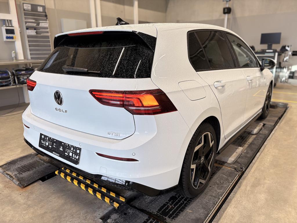 Volkswagen Golf 2025 г. Белый, пробег 28998 км