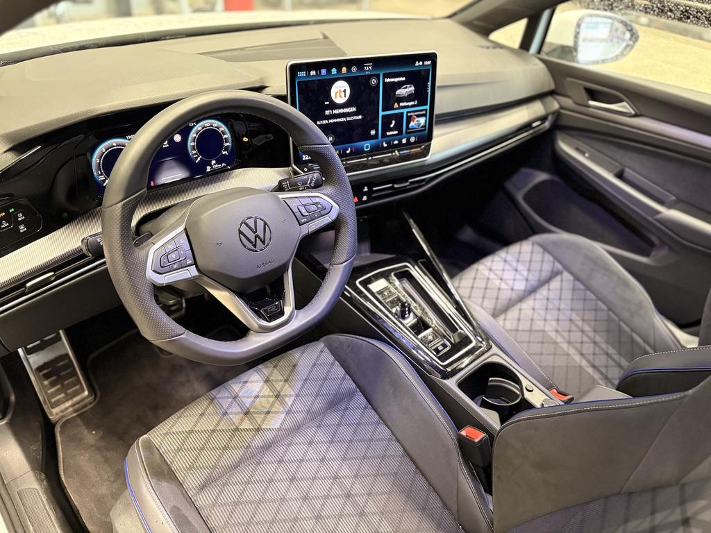 Volkswagen Golf 2025 г. Белый, пробег 28998 км
