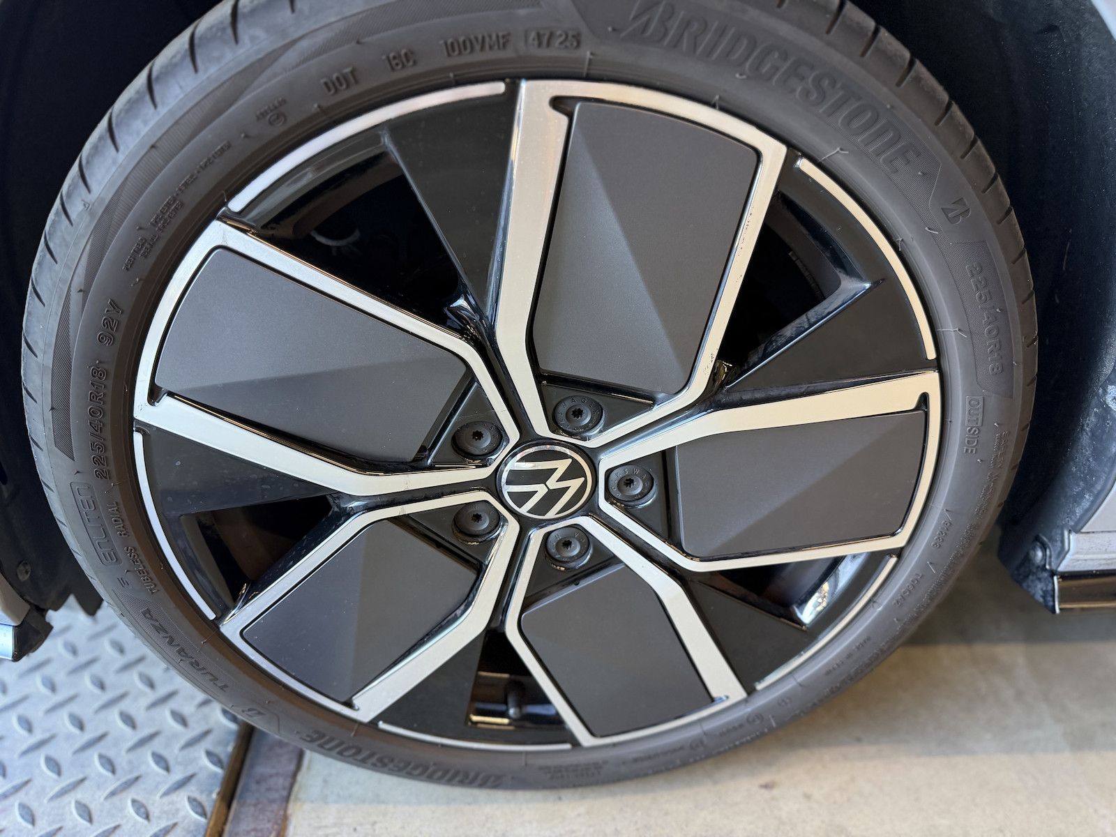 Volkswagen Golf 2026 г. Серый, пробег 24993 км