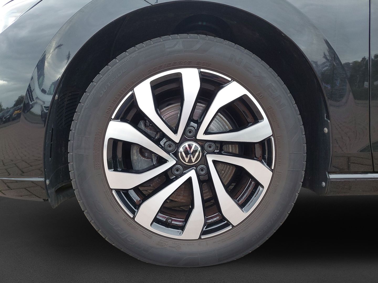 Volkswagen Golf 2023 г. Чёрный, пробег 32870 км