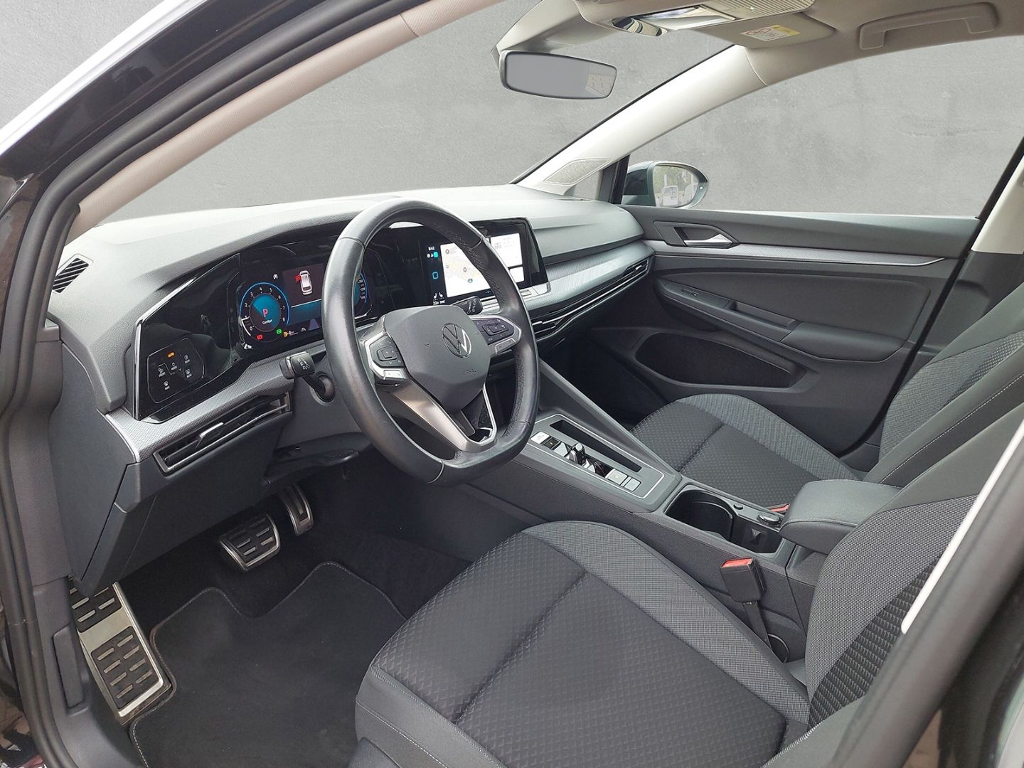Volkswagen Golf 2023 г. Чёрный, пробег 32870 км