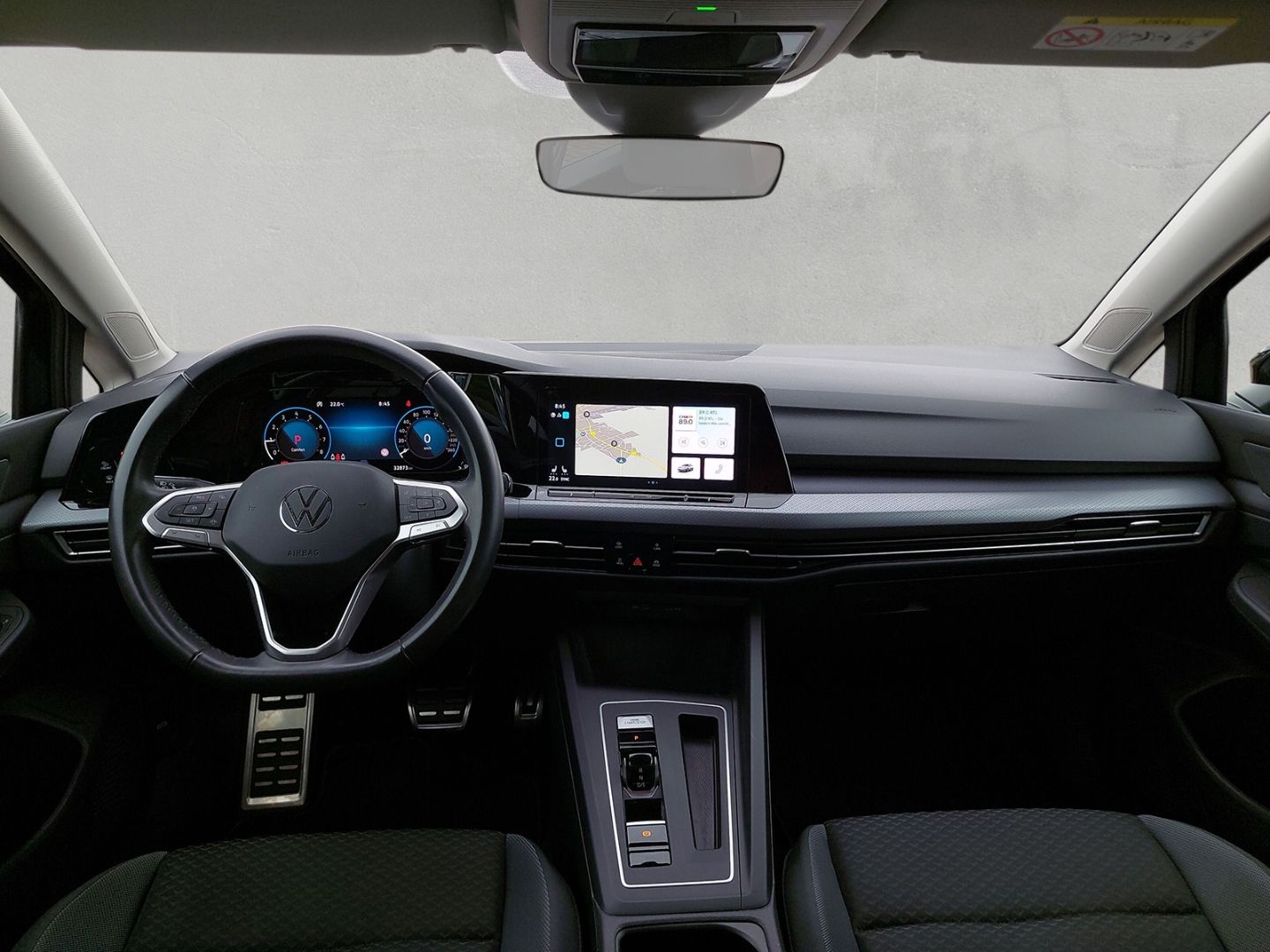 Volkswagen Golf 2023 г. Чёрный, пробег 32870 км