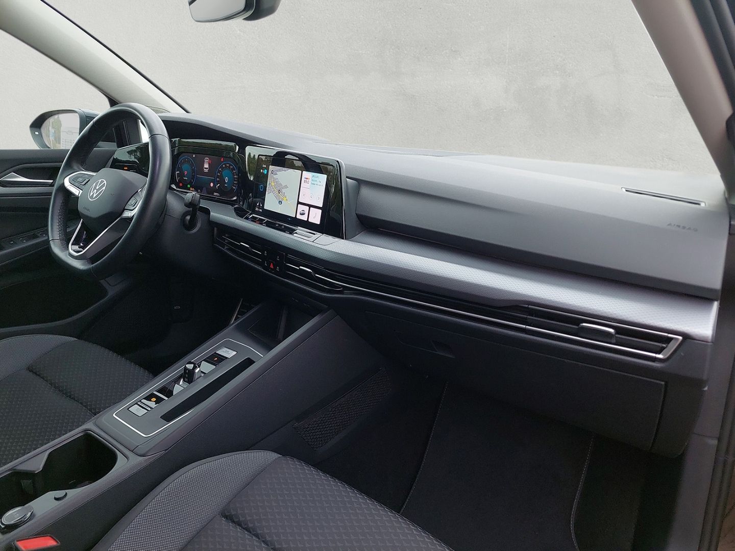 Volkswagen Golf 2023 г. Чёрный, пробег 32870 км