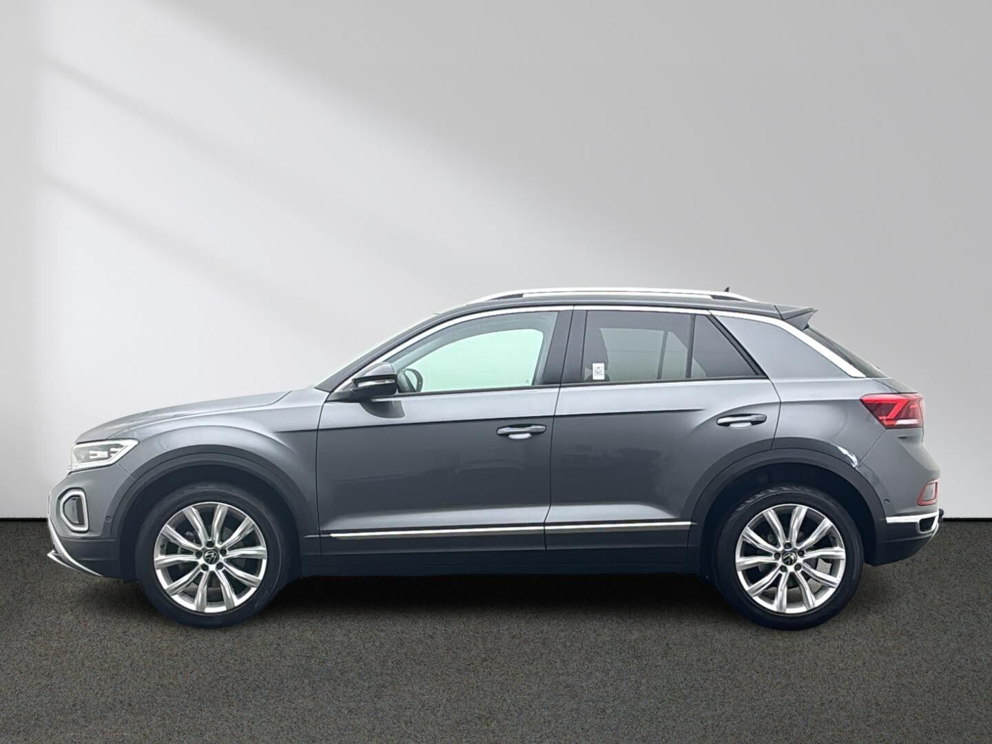 Volkswagen T-Roc 2023 г. Серый, пробег 33818 км