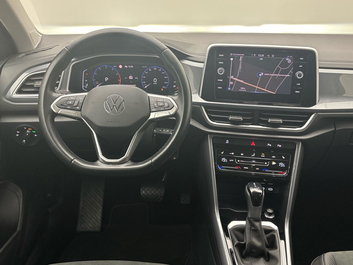 Volkswagen T-Roc 2023 г. Серый, пробег 33818 км