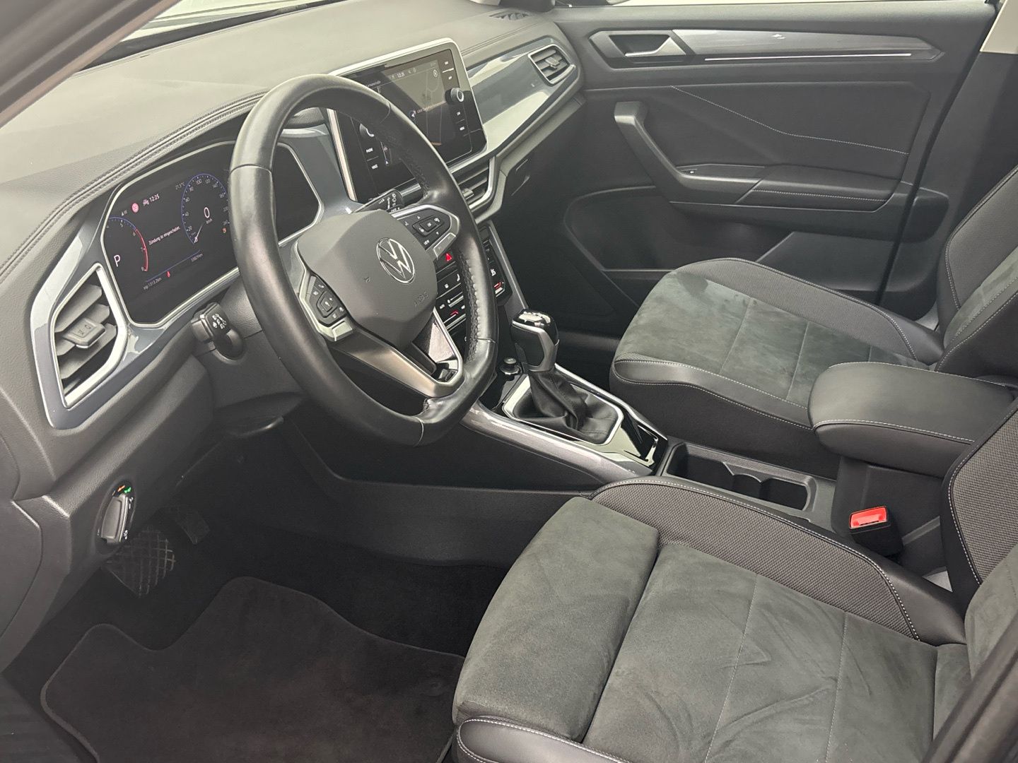 Volkswagen T-Roc 2023 г. Серый, пробег 33818 км