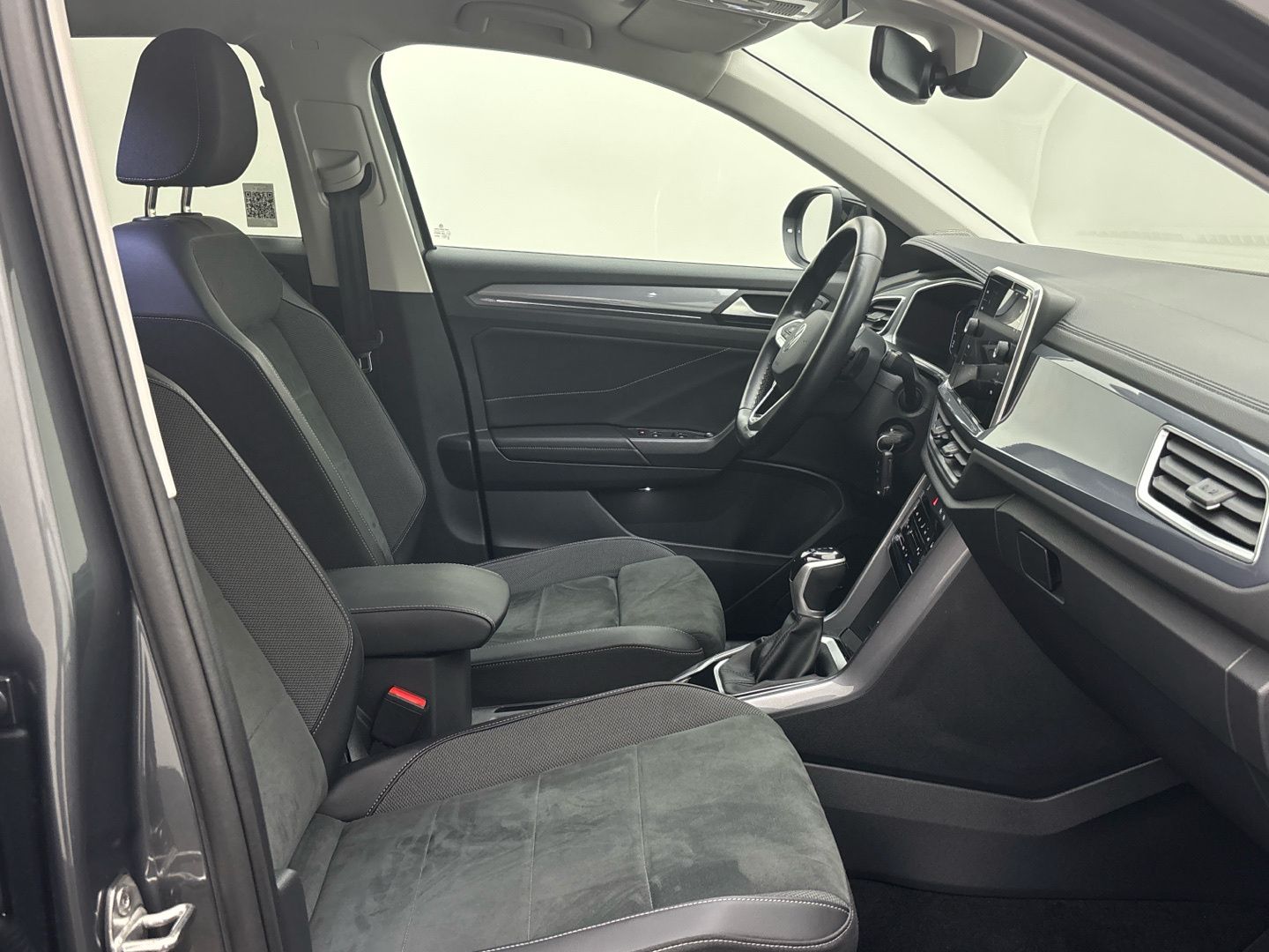 Volkswagen T-Roc 2023 г. Серый, пробег 33818 км