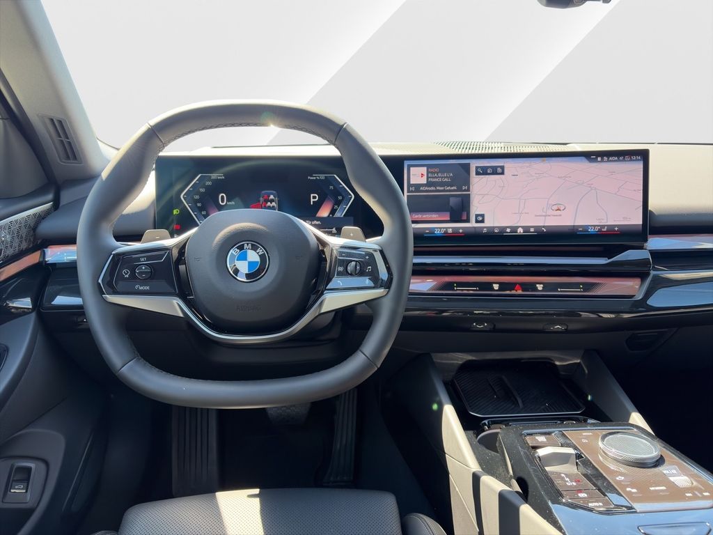 BMW 520 2025 г. Серый, пробег 29841 км