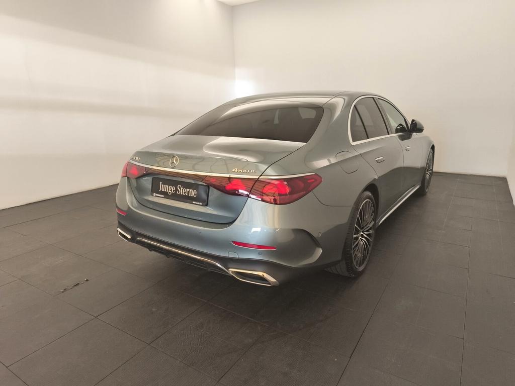 Mercedes-Benz E 220 2023 г. Серебристый, пробег 16200 км