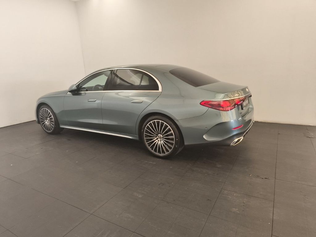 Mercedes-Benz E 220 2023 г. Серебристый, пробег 16200 км