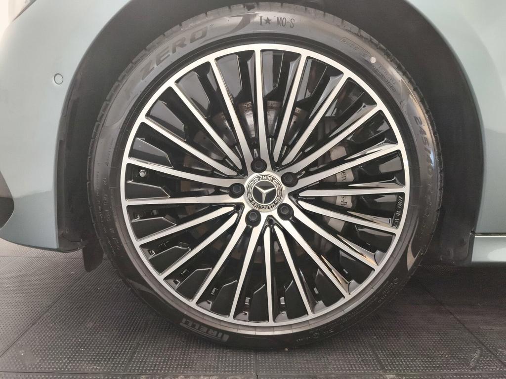 Mercedes-Benz E 220 2023 г. Серебристый, пробег 16200 км