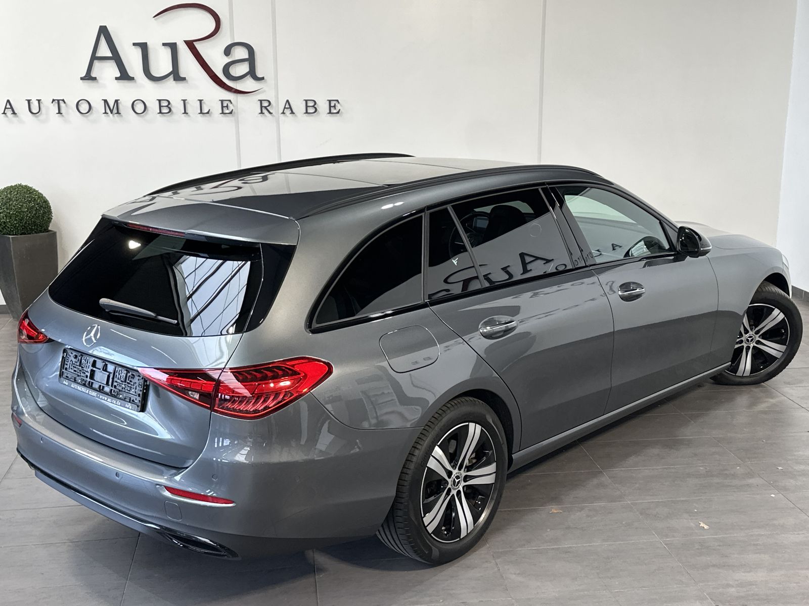 Mercedes-Benz C 220 2022 г. Серый, пробег 56750 км