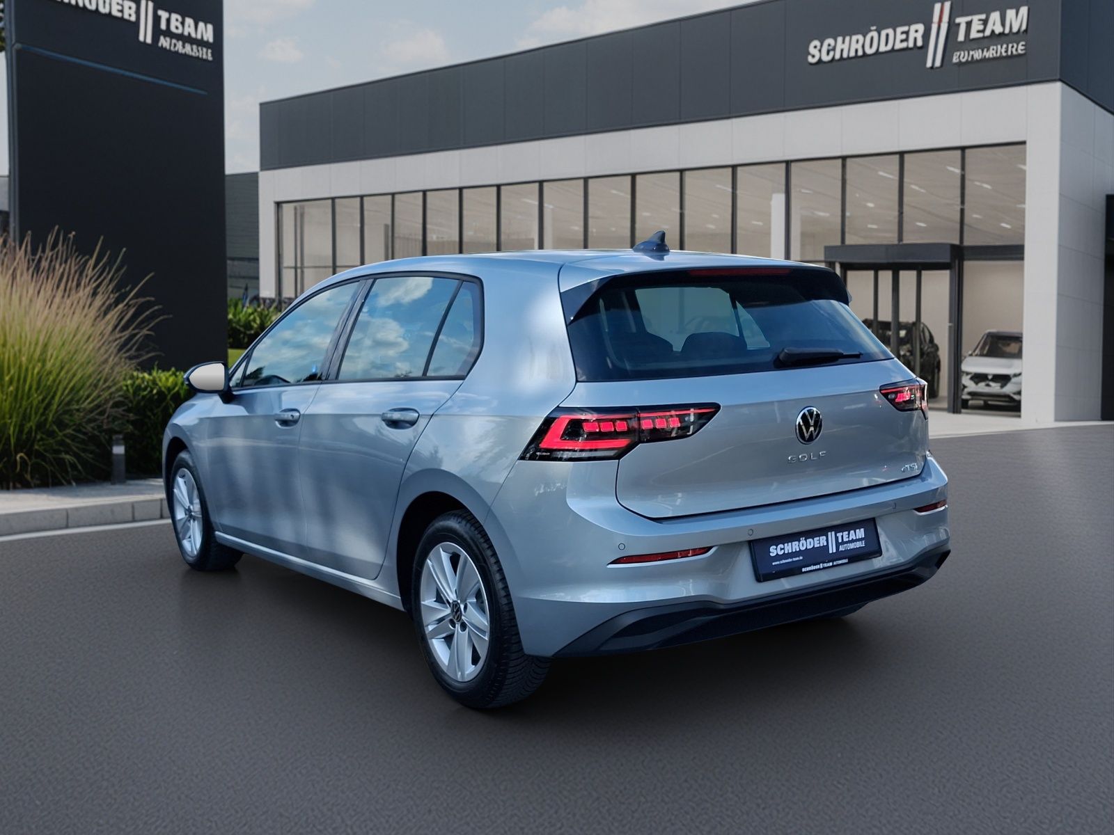 Volkswagen Golf 2026 г. Красный, пробег 13841 км
