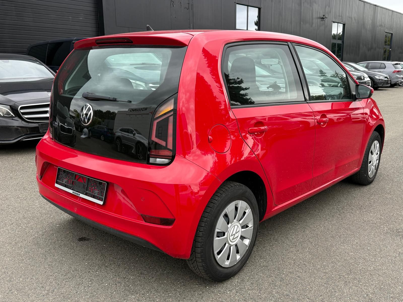 Volkswagen up! 2024 г. Красный, пробег 21066 км