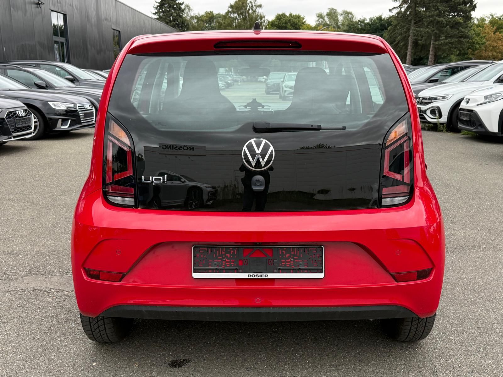 Volkswagen up! 2024 г. Красный, пробег 21066 км