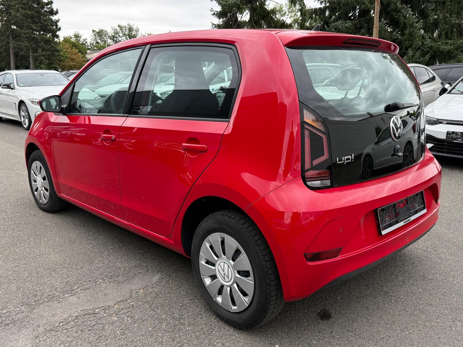 Volkswagen up! 2024 г. Красный, пробег 21066 км