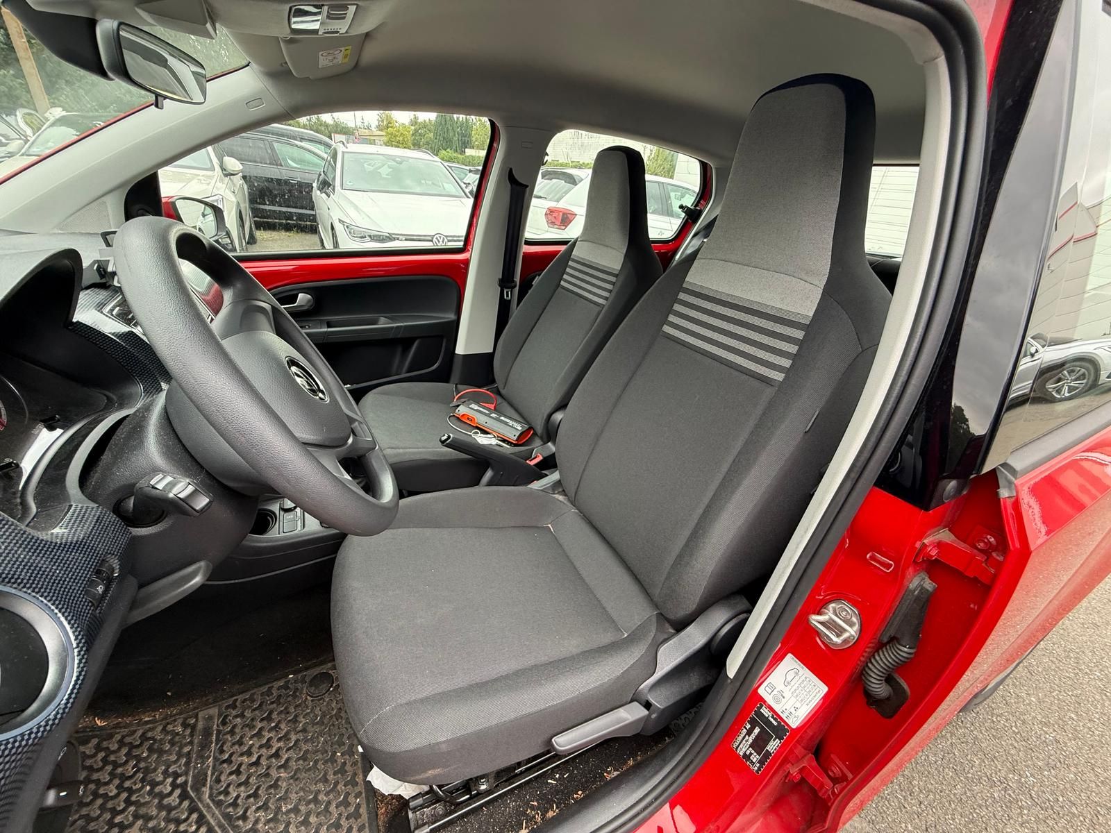 Volkswagen up! 2024 г. Красный, пробег 21066 км