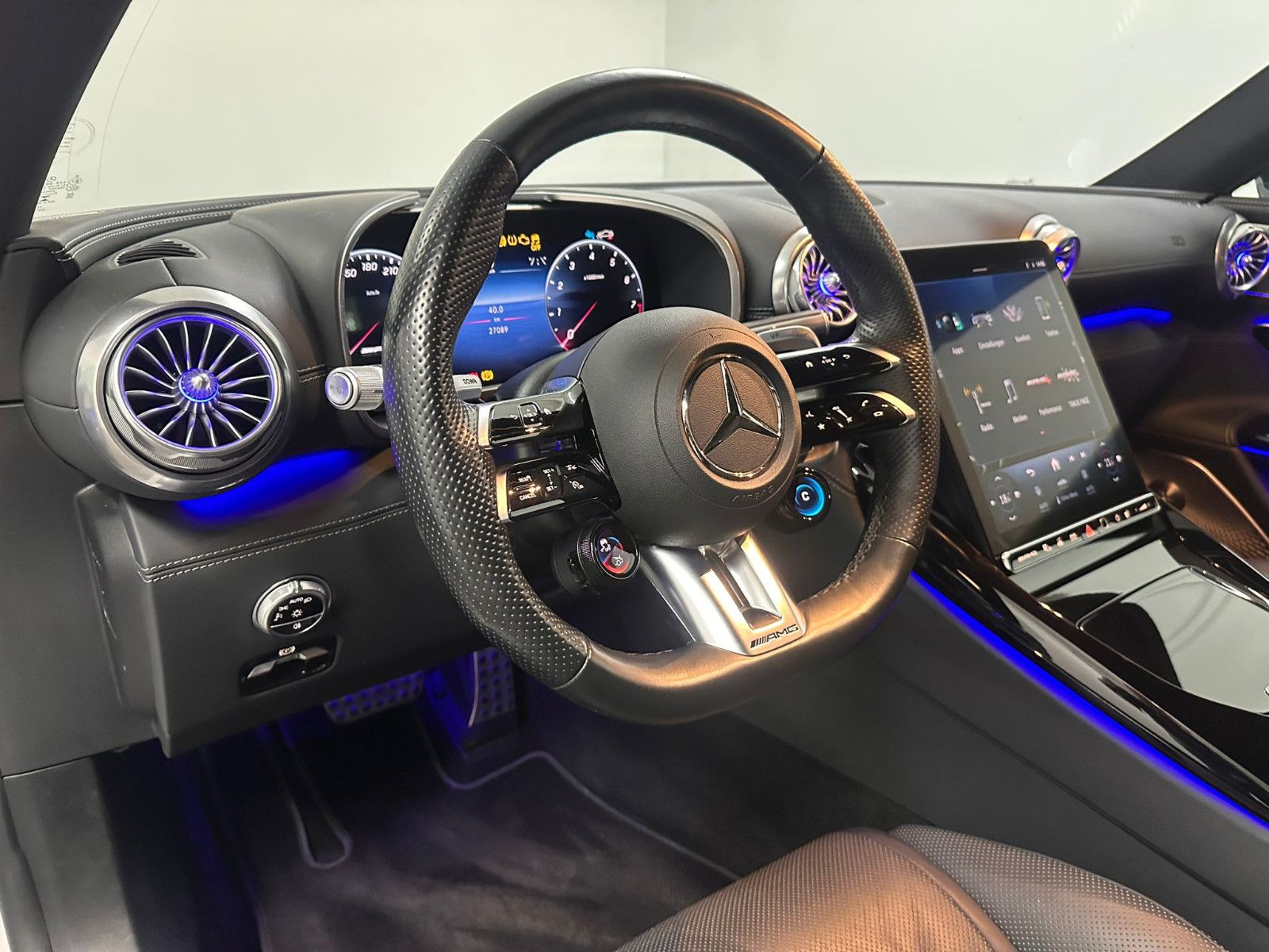 Mercedes-Benz SL 63 AMG 2022 г. Белый, пробег 27900 км