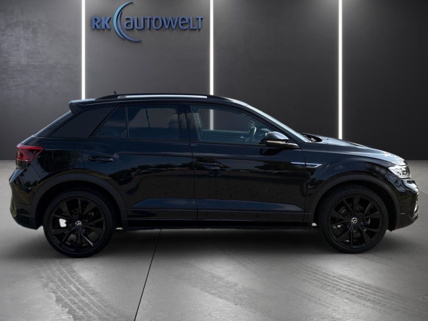 Volkswagen T-Roc 2024 г. Чёрный, пробег 38134 км