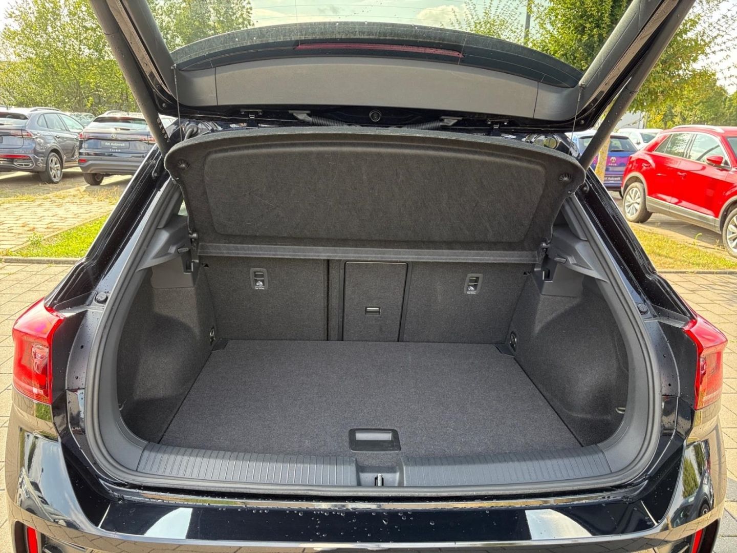 Volkswagen T-Roc 2024 г. Чёрный, пробег 38134 км