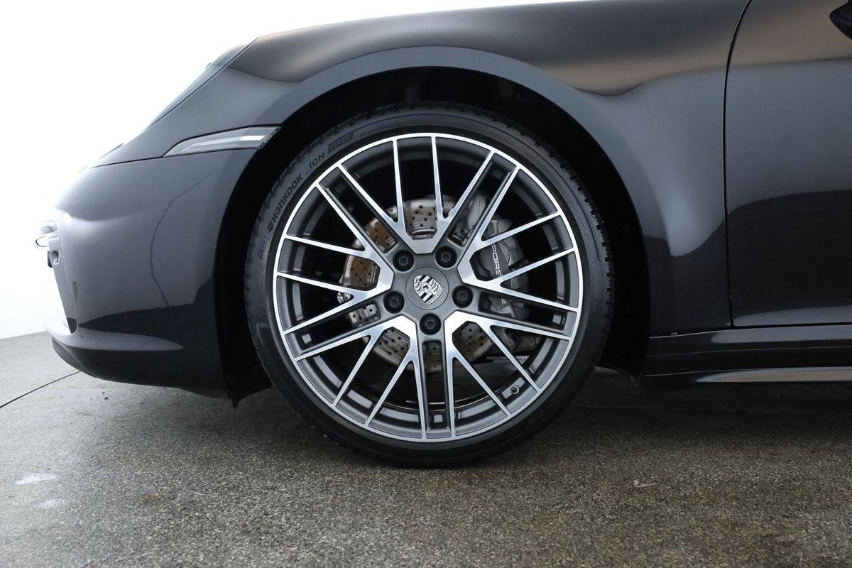 Porsche 992 2023 г. Чёрный, пробег 53300 км