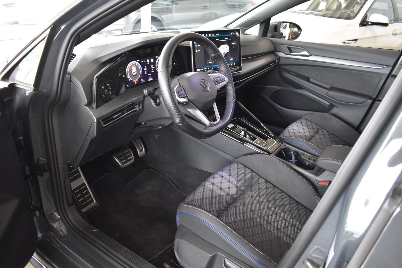 Volkswagen Golf 2025 г. Серый, пробег 34417 км
