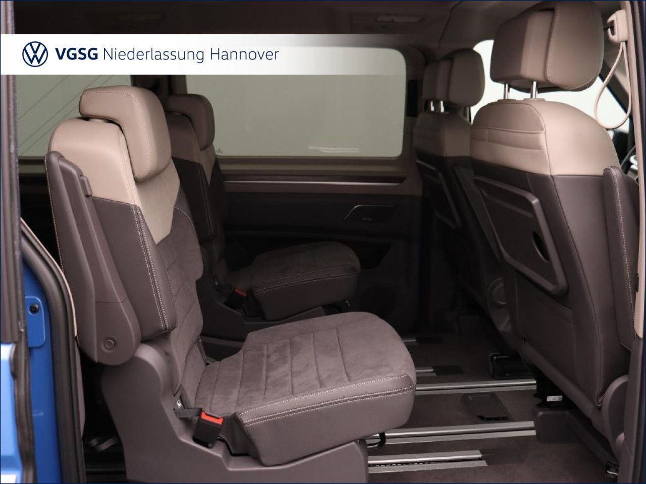 Volkswagen T7 MULTIVAN 2025 г. Синий, пробег 10438 км