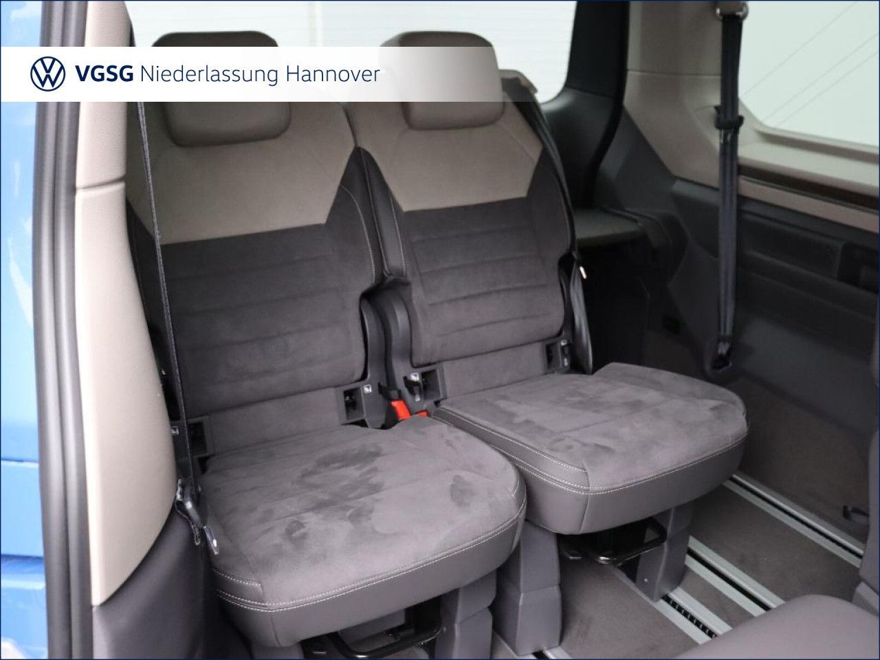 Volkswagen T7 MULTIVAN 2025 г. Синий, пробег 10438 км
